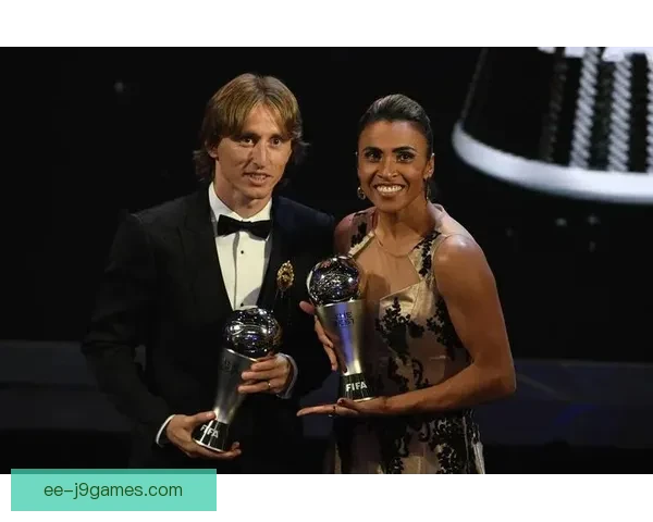 卡迪贾·肖荣膺FWA英格兰年度女足足球先生光荣加冕